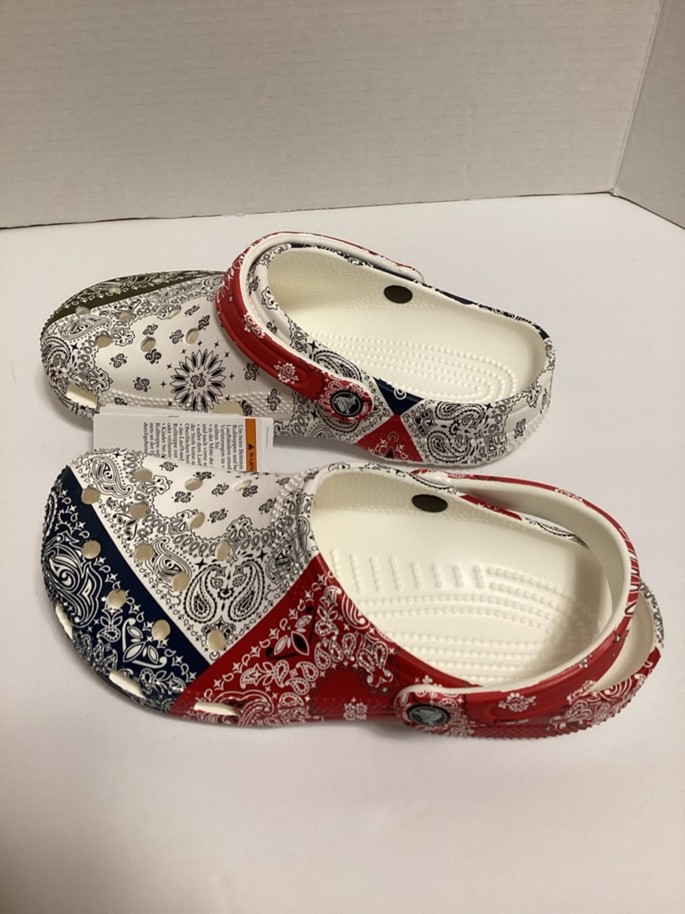 CROCS Bandana Print Clogs with Red, White, Blue, & Green Pattern, W9M7, NWT - Picture 3 of 8